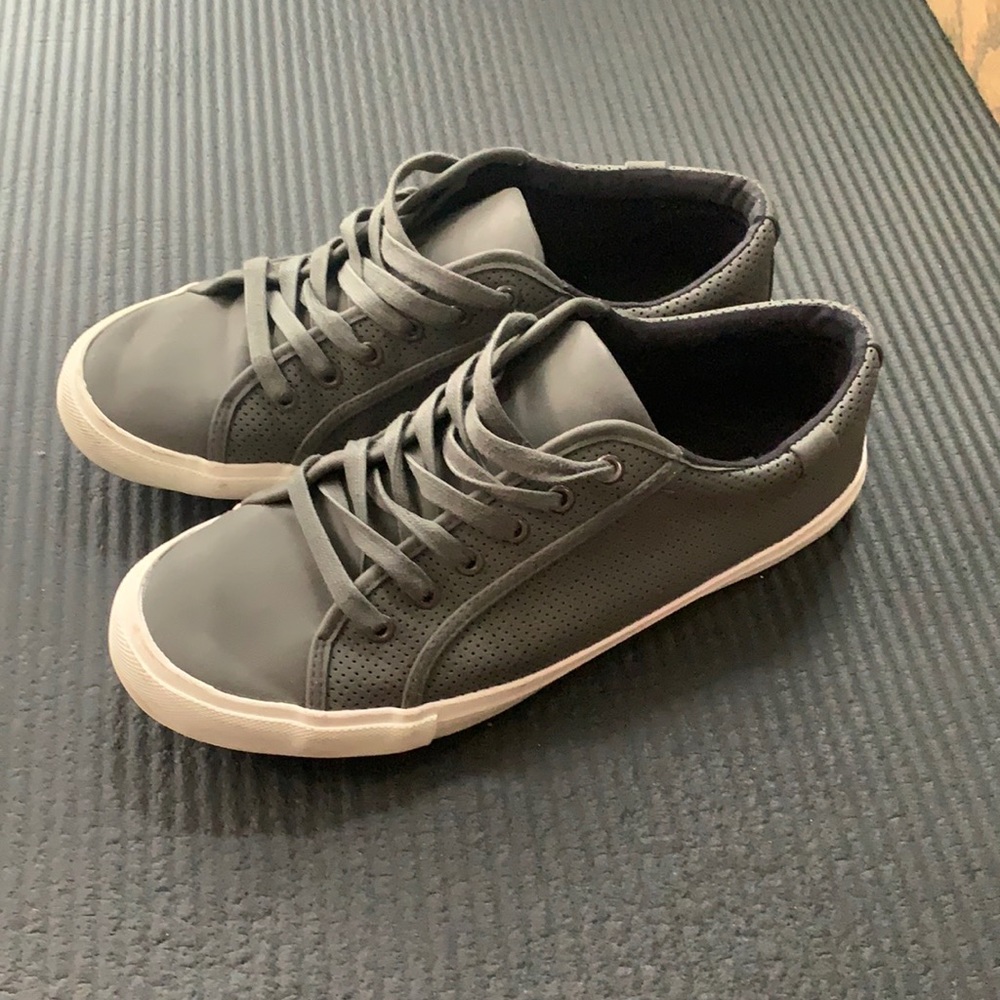 Express Perforated Low Top Sneakers Grey